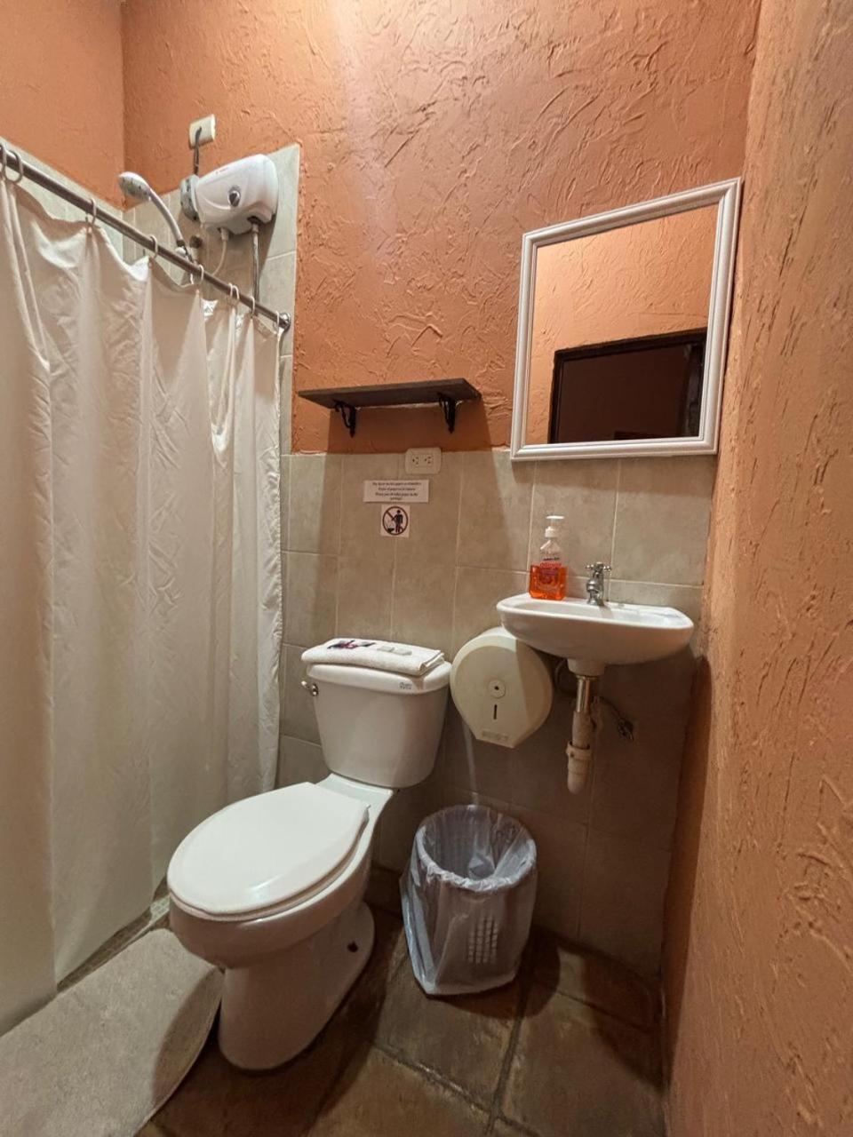 Hotel Chilero Y Cafe アンティグア・グアテマラ エクステリア 写真