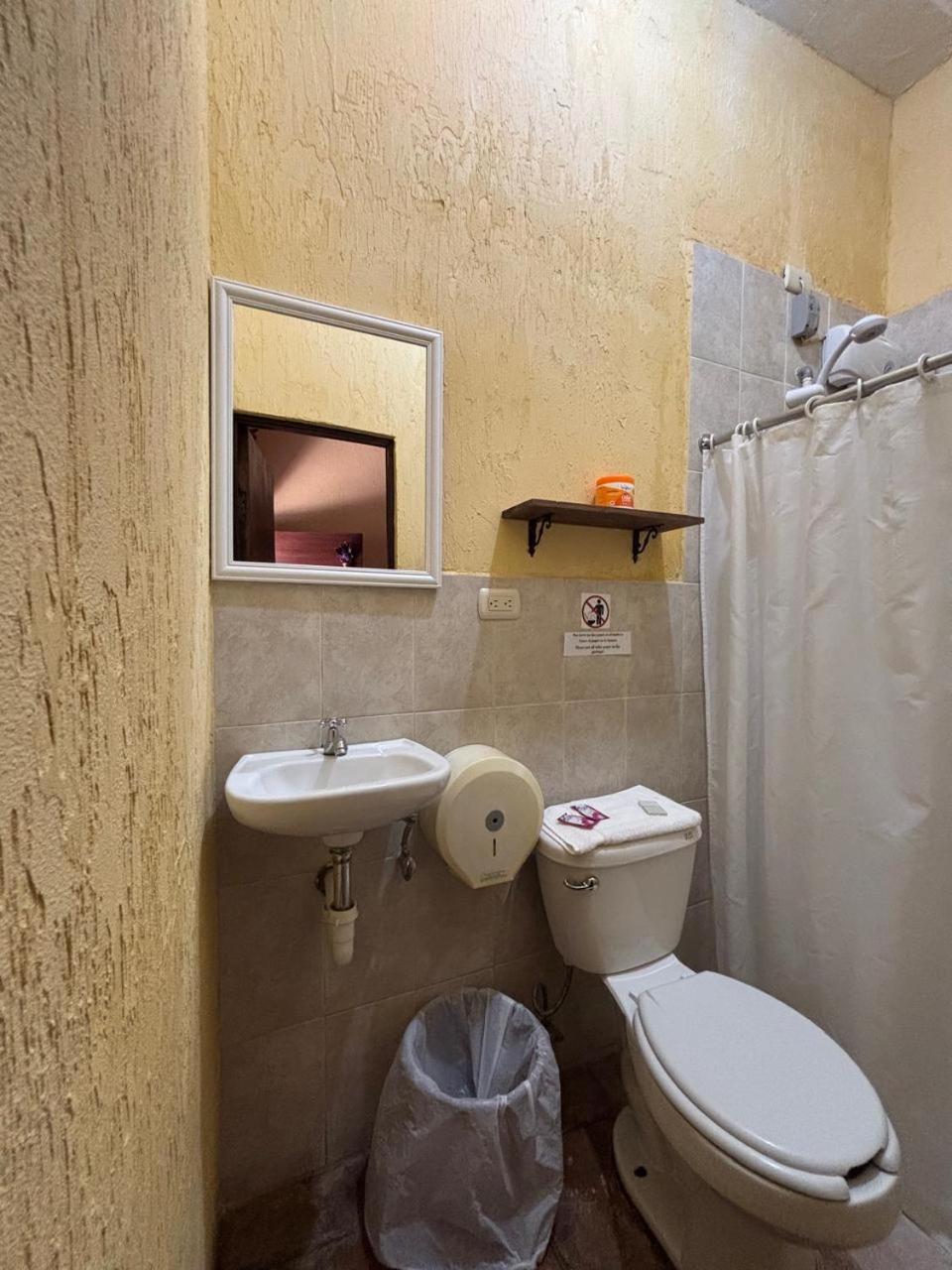 Hotel Chilero Y Cafe アンティグア・グアテマラ エクステリア 写真